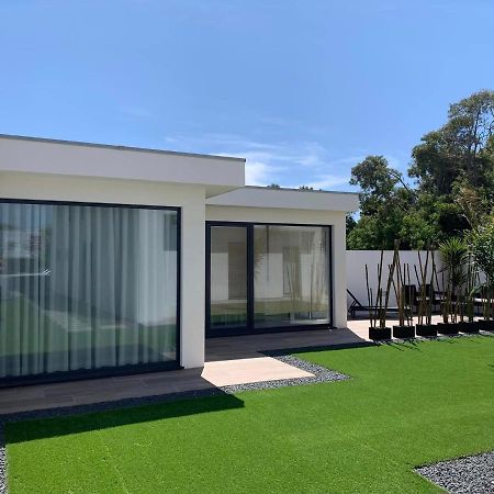 Oliver Beach House Poco da Cruz Bagian luar foto
