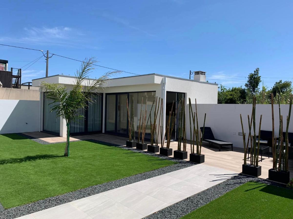 Oliver Beach House Poco da Cruz Bagian luar foto
